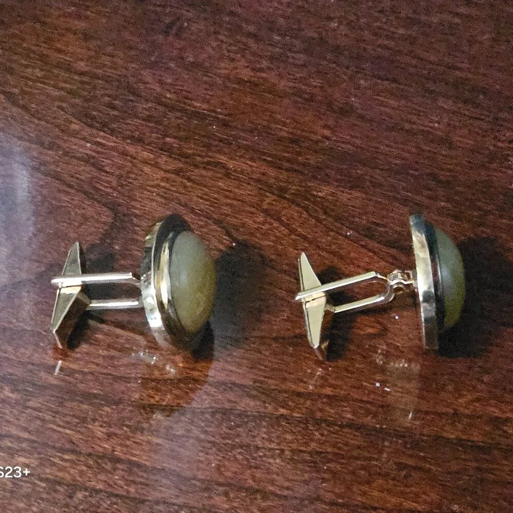 RARE SIGNED VINTAGE ESTATE GUMPS OVAL YELLOW JADE CABOCHON 14K GOLD CUFFLINKS